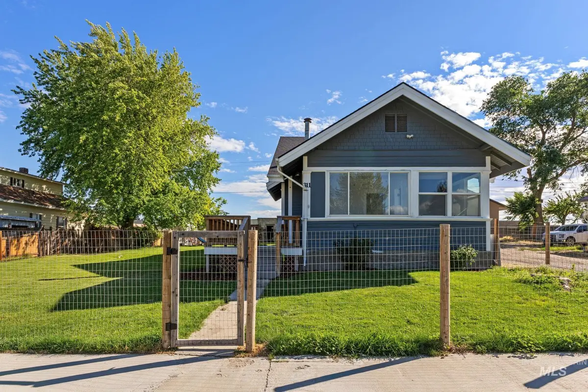 311 W D Street, Shoshone, ID 83352 - #1