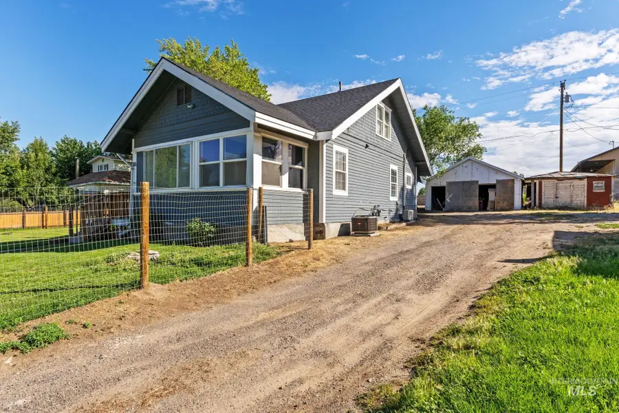 311 W D Street, Shoshone, ID 83352 - #2