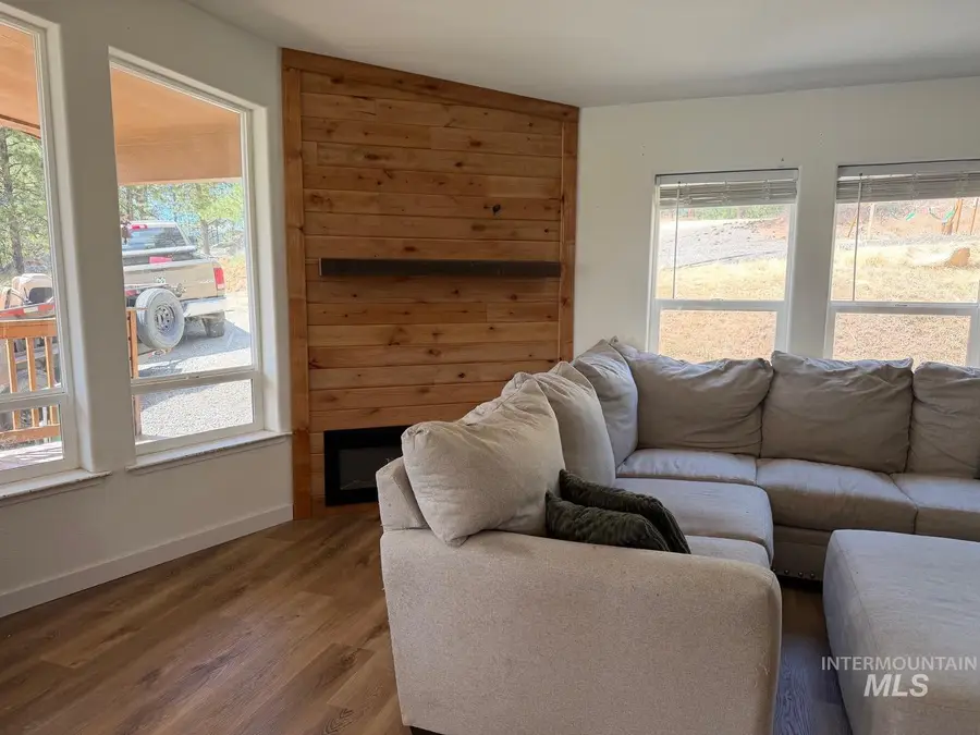 1224 Woodside Rd, Cascade, ID 83611 - #2