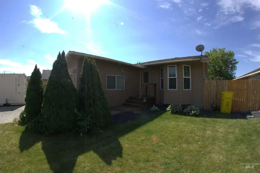 1638 SW 1st Pl, Ontario, OR 97914 - #2
