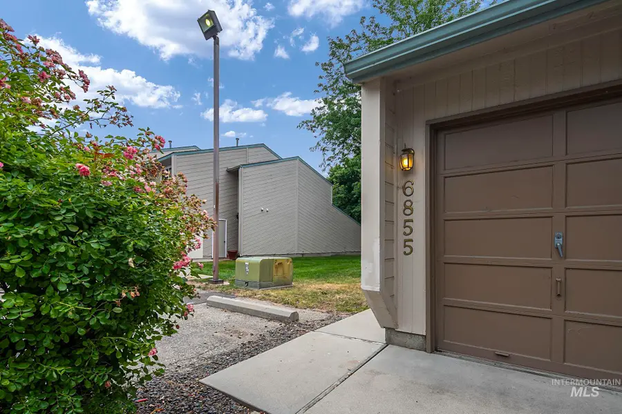 6855 W Irving Ln, Boise, ID 83704 - #2