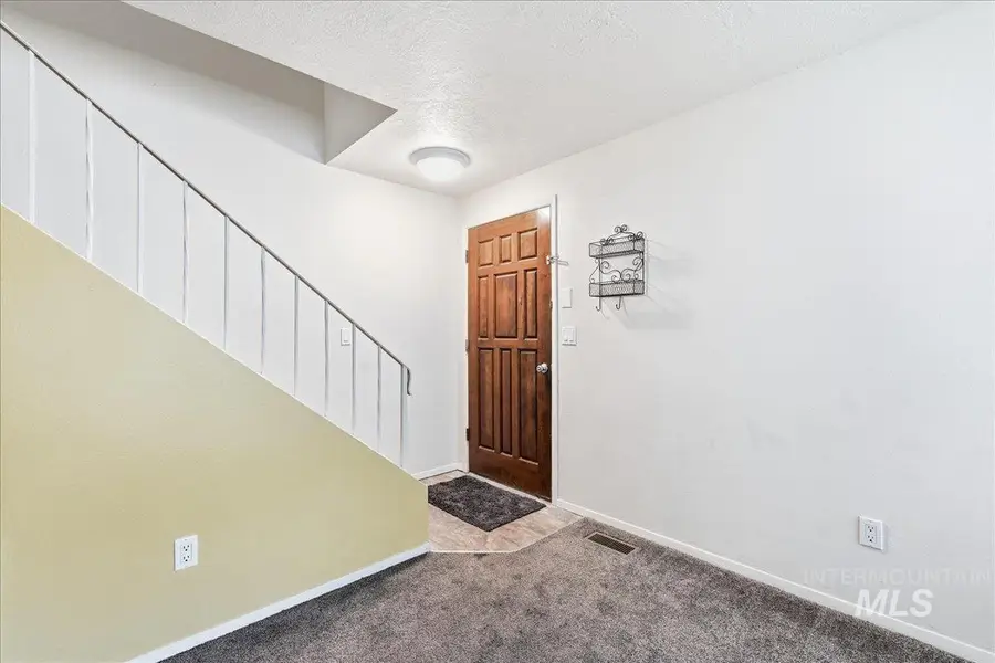 6919 W Maxwell Ln, Boise, ID 83704 - #3