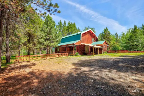 42 Red Fox Ct, Cascade, ID 83611