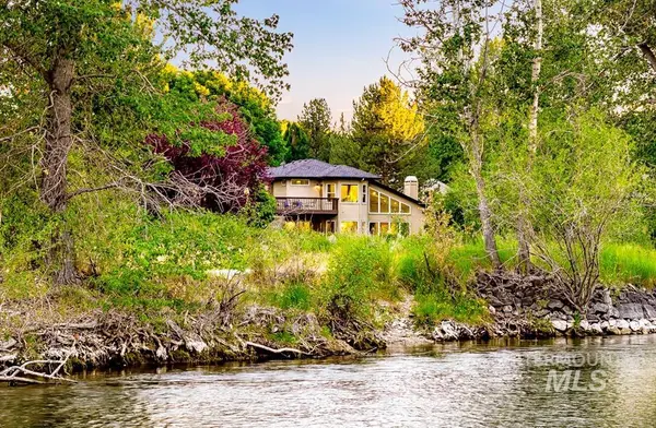 3198 E Rivernest Dr, Boise, ID 83706