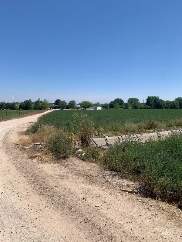 1064 N Big Tree Lane, Kuna, ID 83634