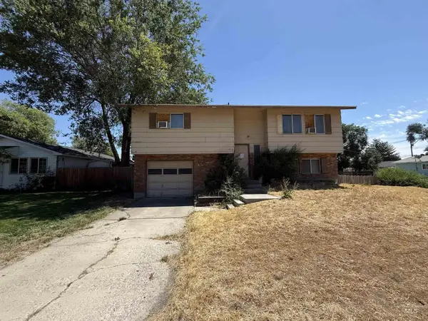 390 S 10th E, Mountain Home, ID 83647