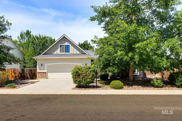 1025 N Portchester Ave, Meridian, ID 83642