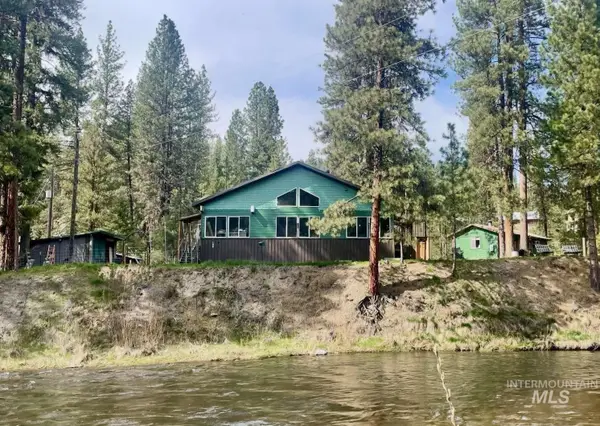 819 Middlefork Rd, Garden Valley, ID 83622