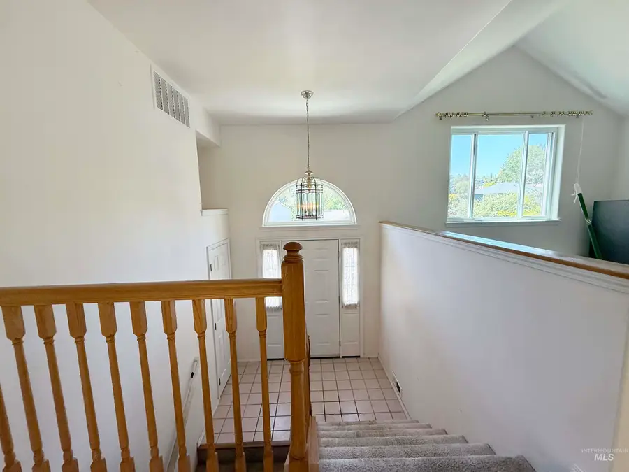 890 Stefany Lane, Moscow, ID 83843 - #2