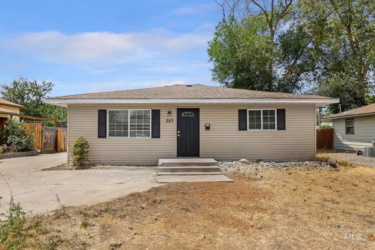 327 Monroe St, Twin Falls, ID 83301 - #1
