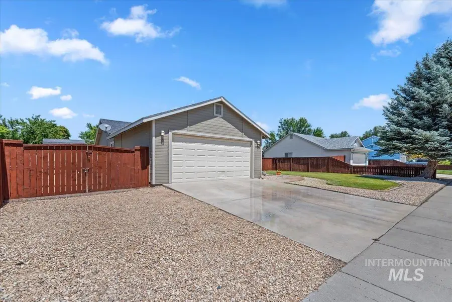 1096 W Nugget St, Kuna, ID 83634 - #2