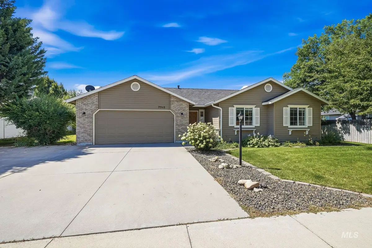 7743 W Devonwood Dr, Boise, ID 83714 - #1