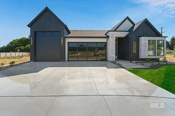 857 W Scoria Ct, Meridian, ID 83642