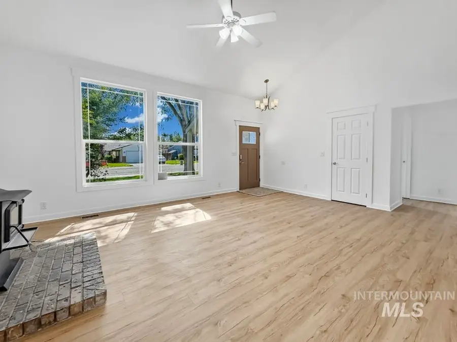 13 N Adams St, Nampa, ID 83651 - #2