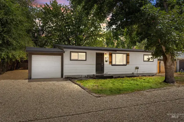 1324 Bonneville St, Nampa, ID 83651