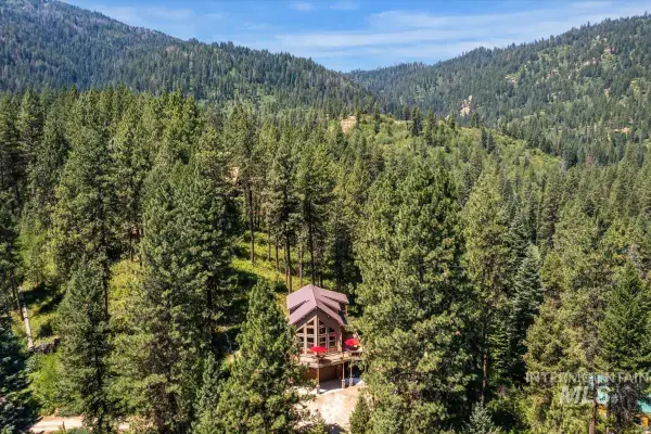 20 Shadow Rd, Garden Valley, ID 83622