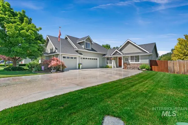 559 S Black Oak Ave, Kuna, ID 83634