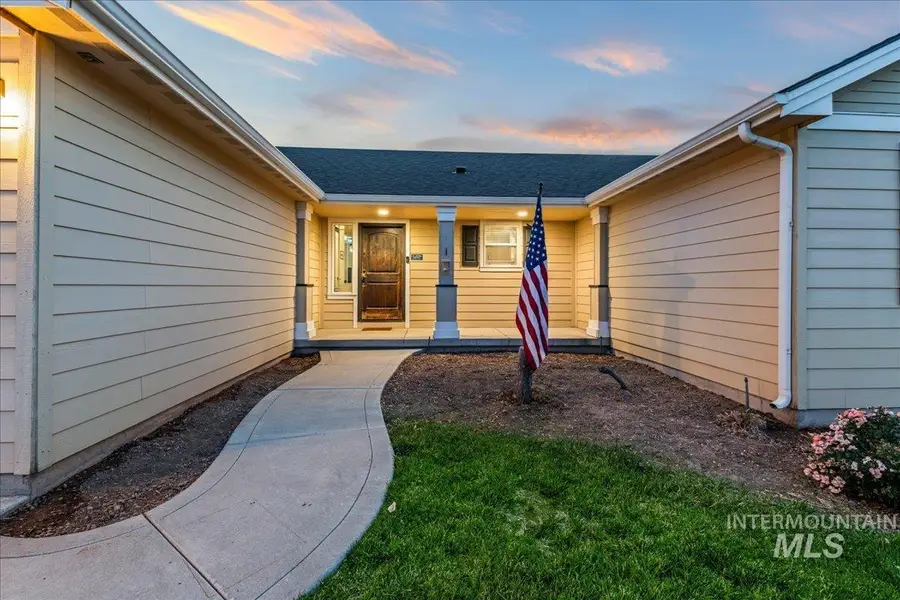 1225 Sw Rolling Hills Ave, Mountain Home, ID 83647 - #2