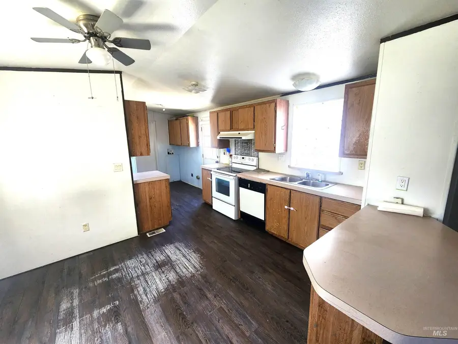 616 N Kings Rd Trlr 15, Nampa, ID 83687 - #3