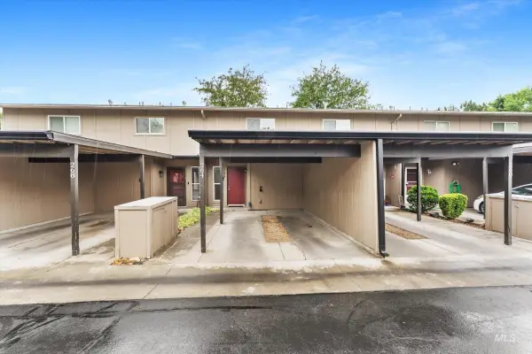 264 N Eagle Glen Lane, Eagle, ID 83616