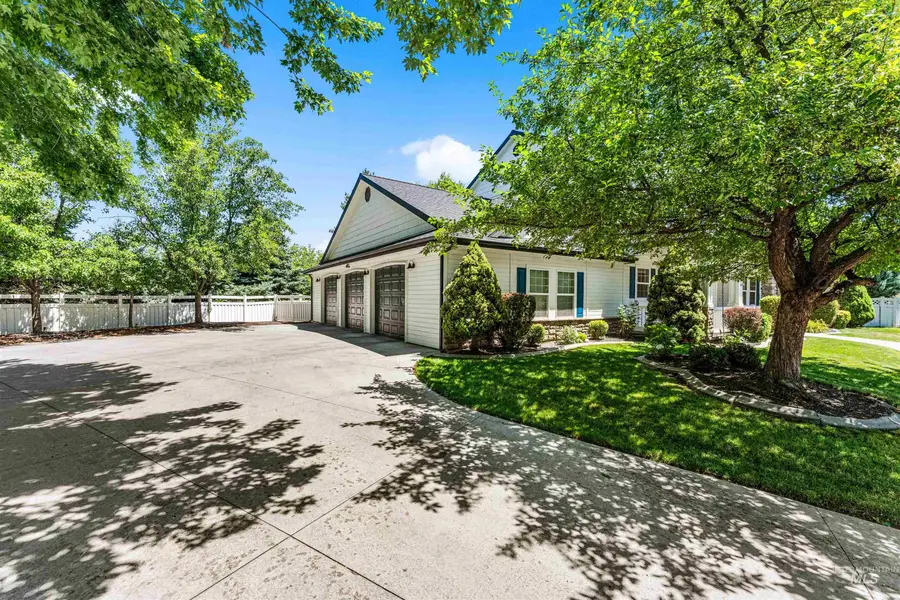 3410 N Boulder Creek Ave, Meridian, ID 83646 - #2