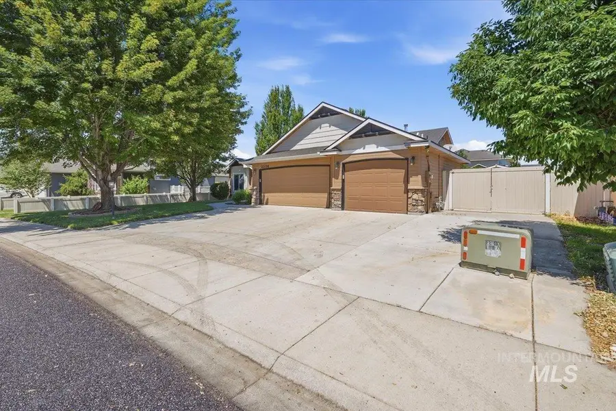 2208 W Kelly Creek Dr, Meridian, ID 83646 - #2