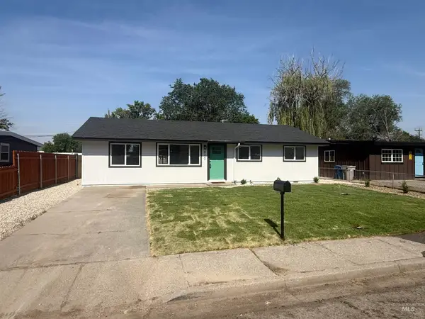 670 S 13th E, Mountain Home, ID 83647