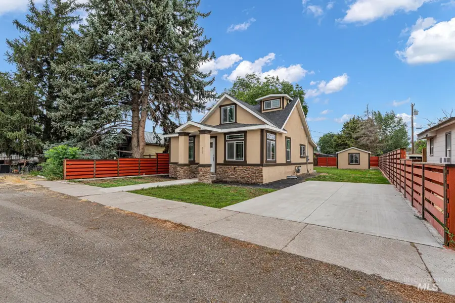210 Oregon St, Gooding, ID 83330 - #2