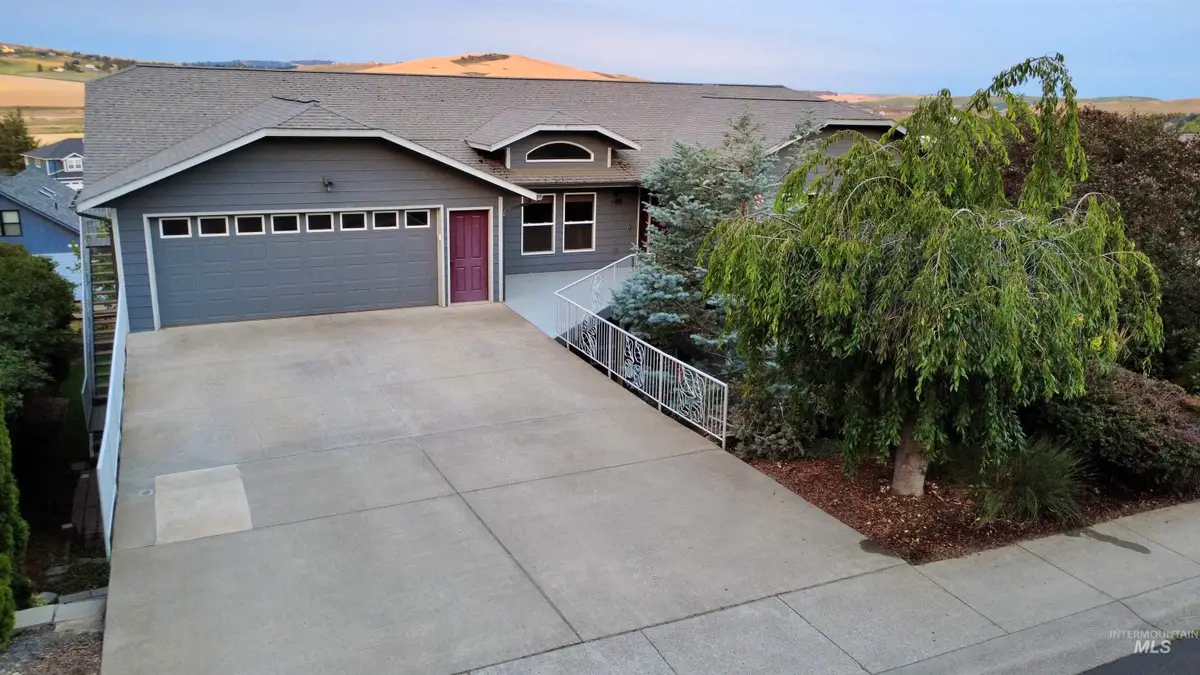 793 Indian Hills Dr, Moscow, ID 83843 - #1
