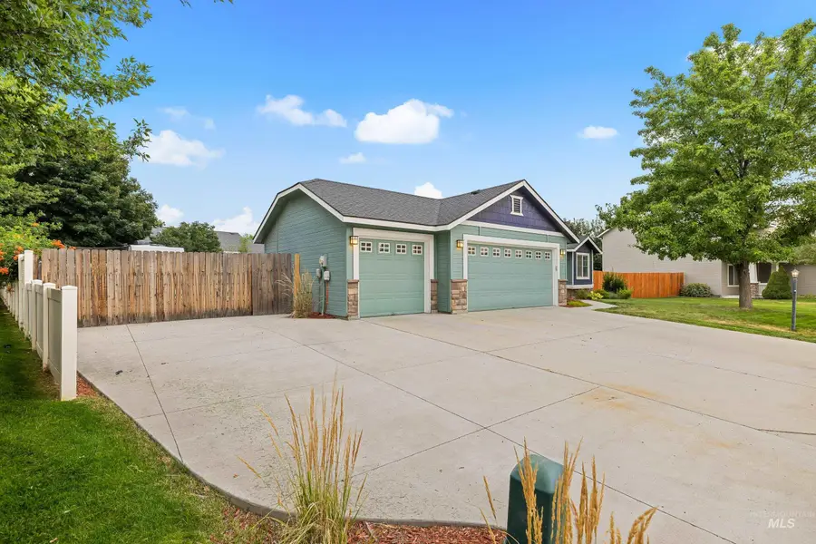 979 N Lambert Way, Meridian, ID 83642 - #3