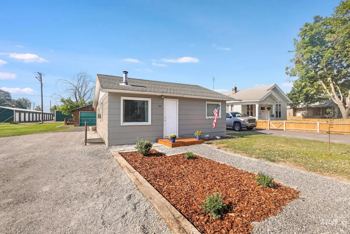 107 W Midway St, Filer, ID 83301 - #1