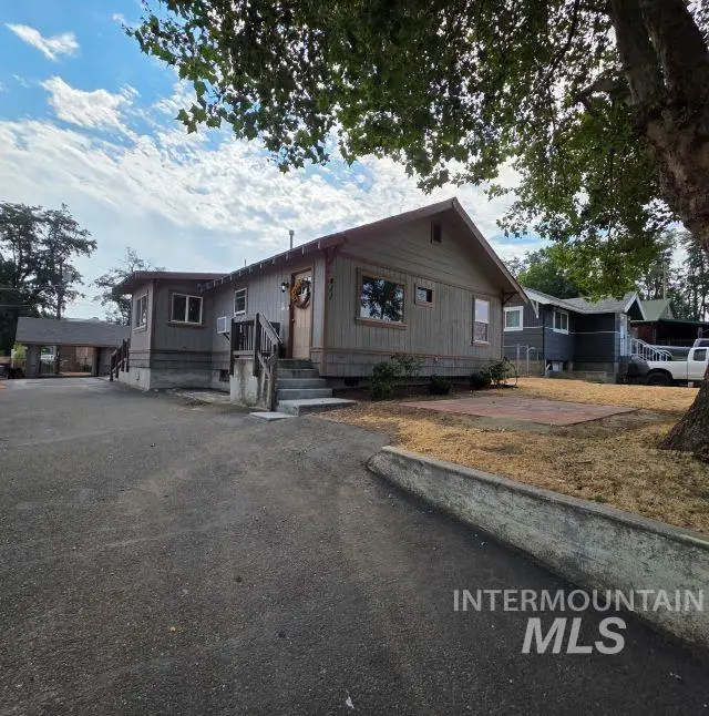 411 29th St, Lewiston, ID 83501 - #1