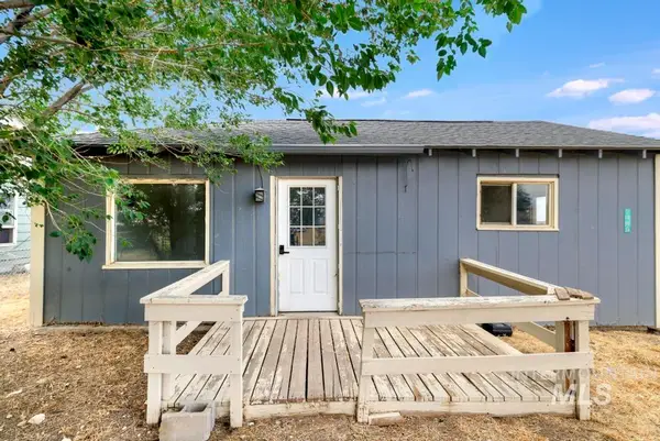 2449 Idaho Ave, Hollister, ID 83301