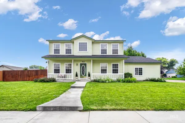 713 S Valley Dr, Nampa, ID 83686
