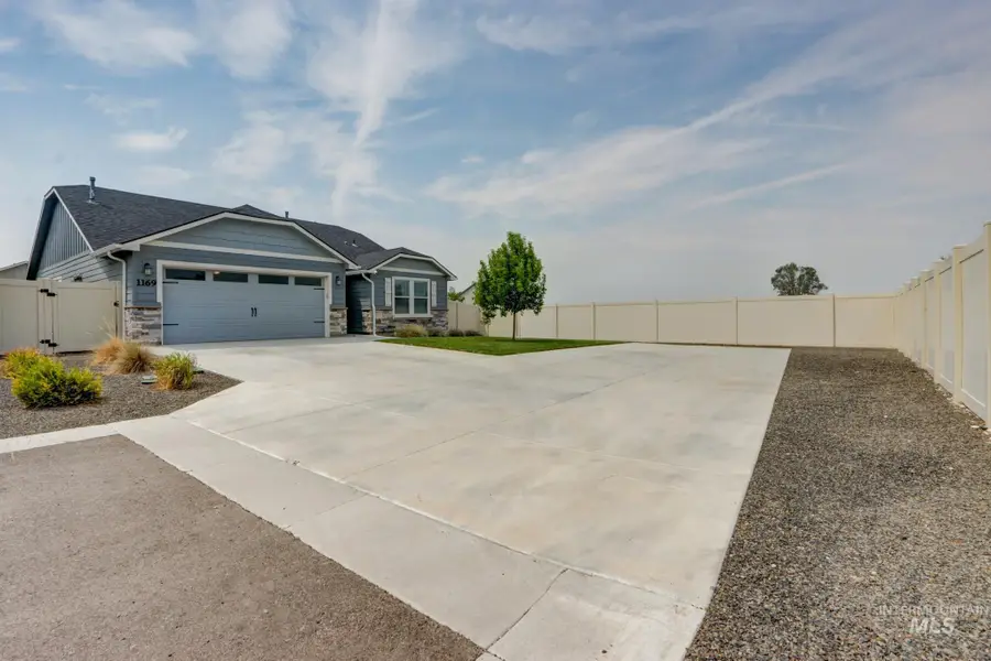 1169 N Ryde Ave, Kuna, ID 83634 - #3