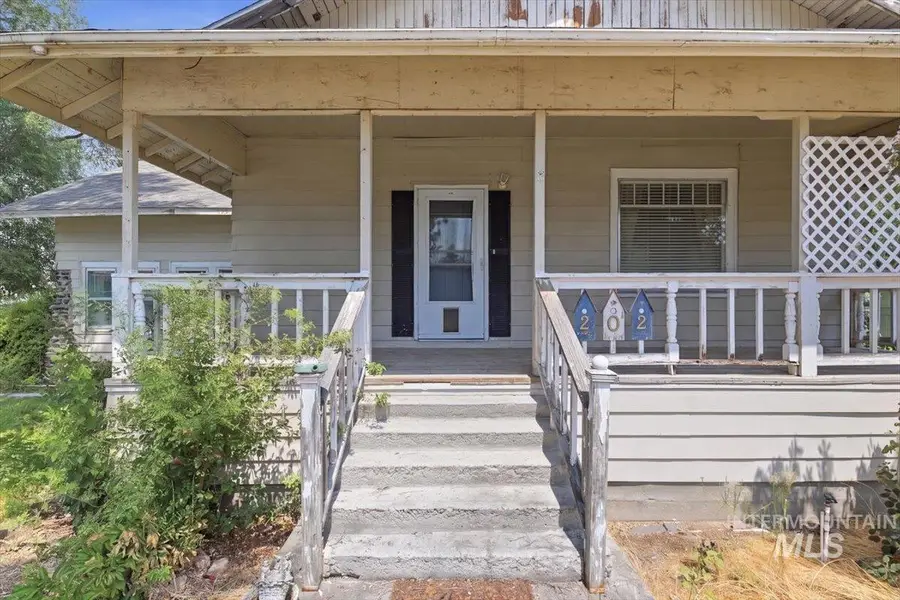 202 E 4th St, Kuna, ID 83634 - #3