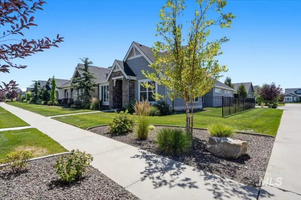 5017 S Hill Farm Ln, Meridian, ID 83642