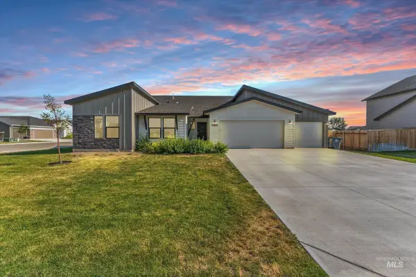 1060 SW Shikra, Mountain Home, ID 83647