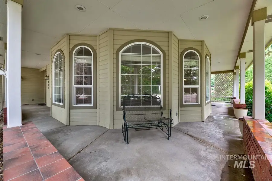 963 E Kingsford Dr, Meridian, ID 83642 - #3