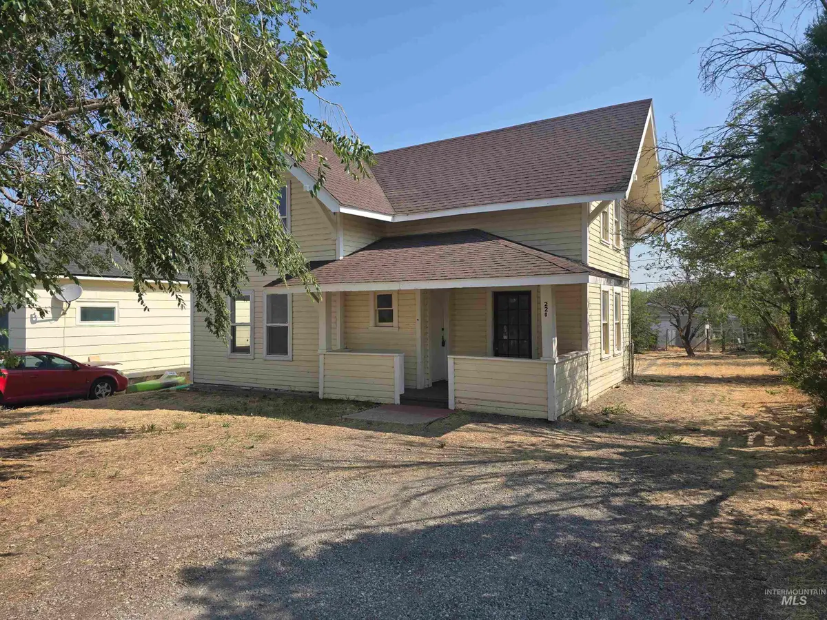220 S 8th Ave, Buhl, ID 83316 - #1