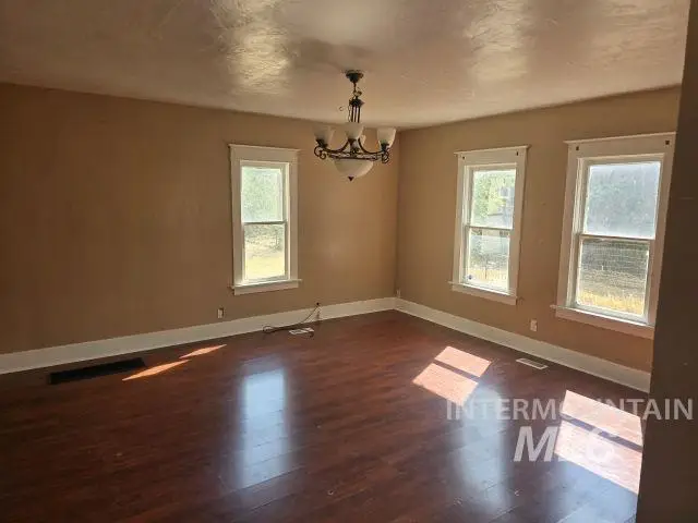 220 S 8th Ave, Buhl, ID 83316 - #2