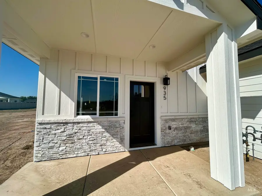 995 N 15th St, Payette, ID 83661 - #2