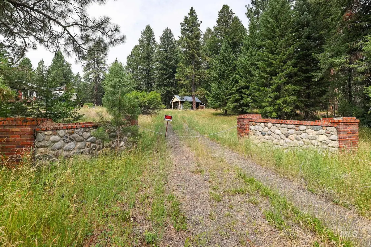 2165 West Mountain Rd, Donnelly, ID 83615 - #1