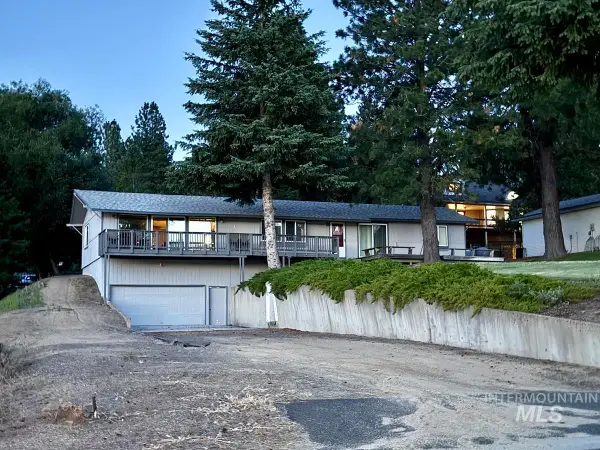110 Lakeshore Drive, Cascade, ID 83611