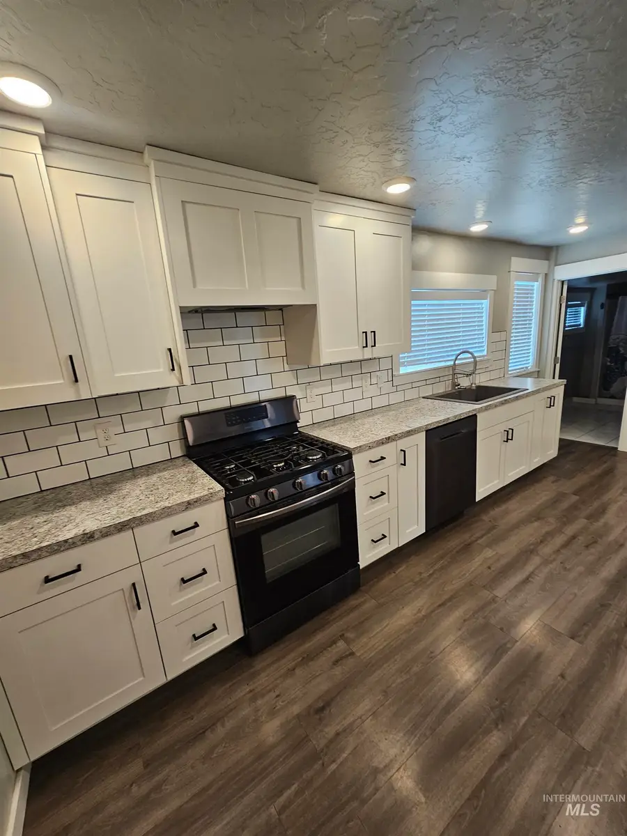 1310 E Chicago St, Caldwell, ID 83605 - #2