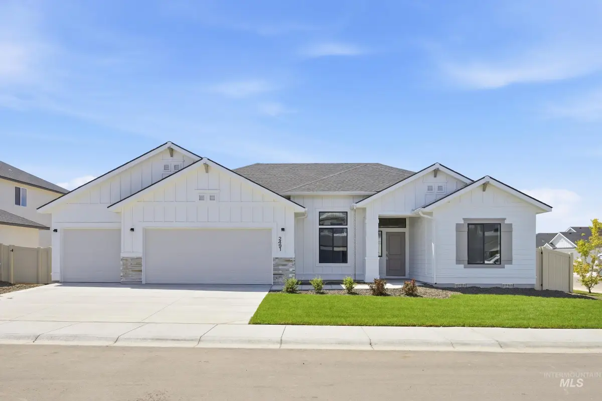 836 SW Jayhawk St, Mountain Home, ID 83647 - #1