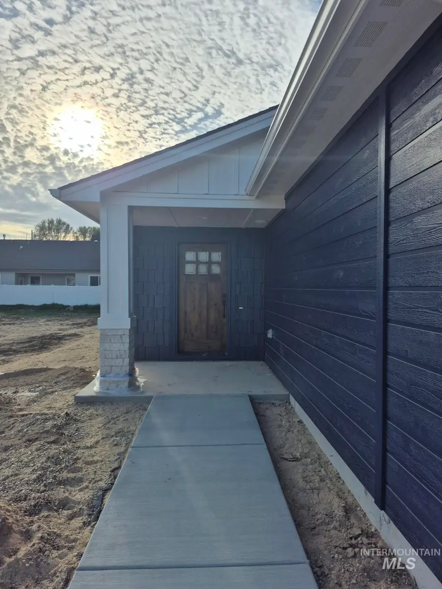 970 S Almond St, Nampa, ID 83686 - #2