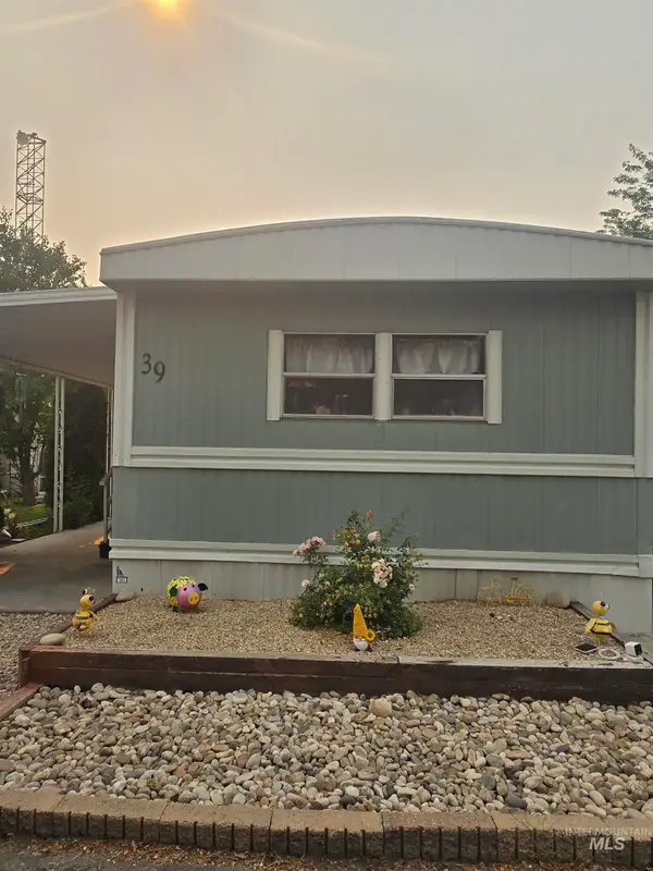 39 S Young Lane, Eagle, ID 83616