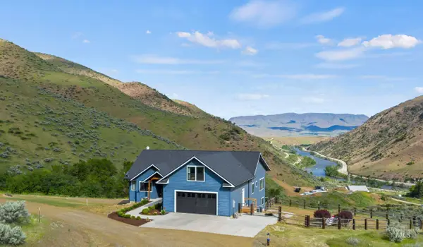 42 Shoemaker Lane, Horseshoe Bend, ID 83629