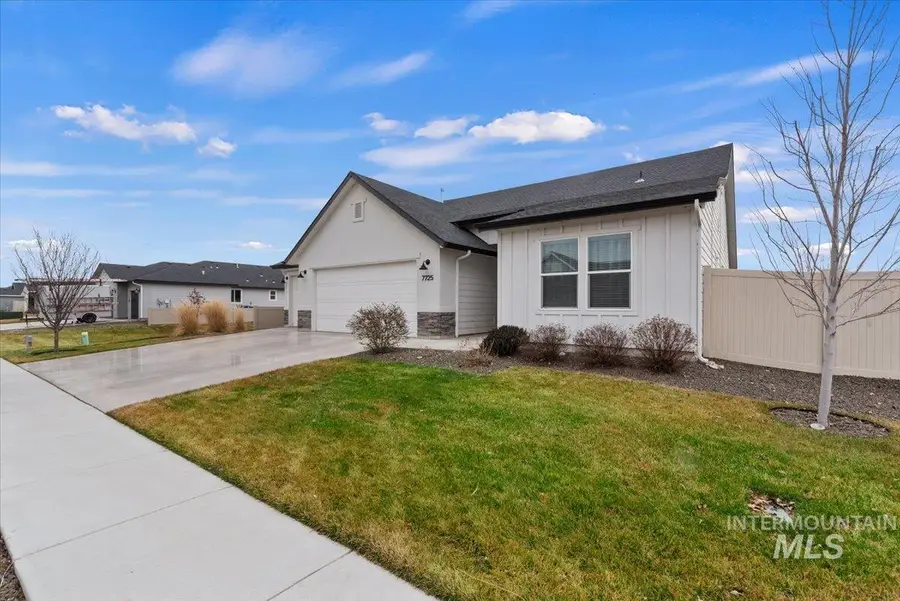 7725 E Flyway St, Nampa, ID 83687 - #3